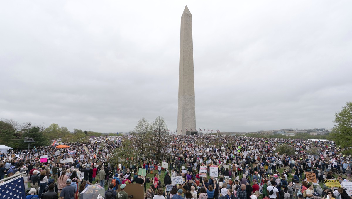 Demonstrators participate in the "Hands Off!" protest against President Donald Trump at the Washington Monument in Washington, Saturday, April 5, 2025. (AP Photo/Jose Luis Magana)
Trump Prot ...