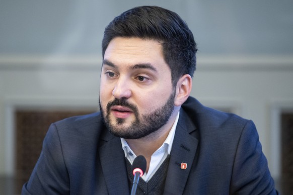 Cedric Wermuth, SP-AG, Co Praesident von der SP Schweiz aeussert sich ueber die vom Bundesrat geplanten Covid 19 Massnahmen, am Mittwoch, 9. Dezember 2020, in Bern. (KEYSTONE/Peter Schneider)