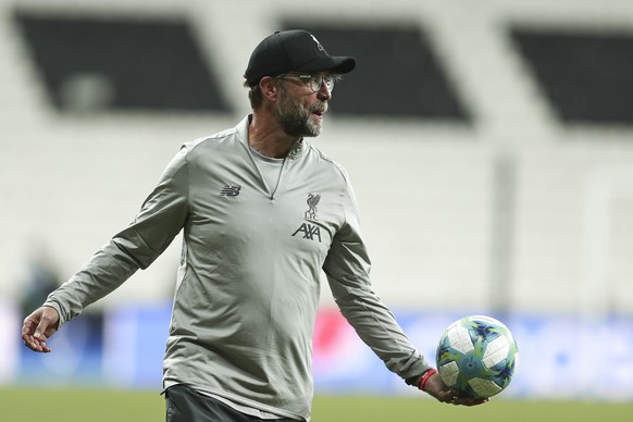 epa07771762 Liverpool&#039;s head coach Juergen Klopp during a training session of Liverpool FC in Istanbul, Turkey, 13 August 2019. Liverpool FC will face Chelsea FC in the UEFA Super Cup match on 14 ...