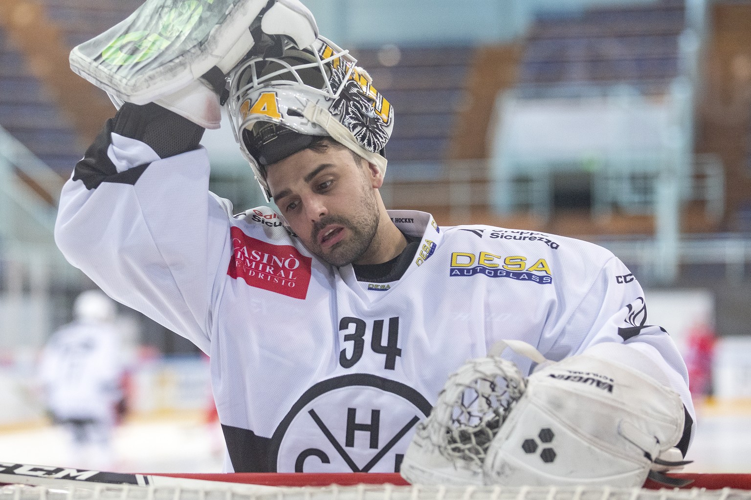 Luganos Torhueter Niklas Schlegel im Eishockey Spiel der National League zwischen den Rapperswil Jona Lakers und dem HC Lugano am Montag, 28. Dezember 2020, in der St. Galler Kantonalbank Arena in Rap ...