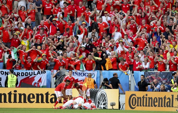 Wales players celebrate after Hal Robson Kanu scored during the Euro 2016 Group B soccer match between Wales and Slovakia, at the Nouveau stadium in Bordeaux, France, Saturday, June 11, 2016. (AP Phot ...