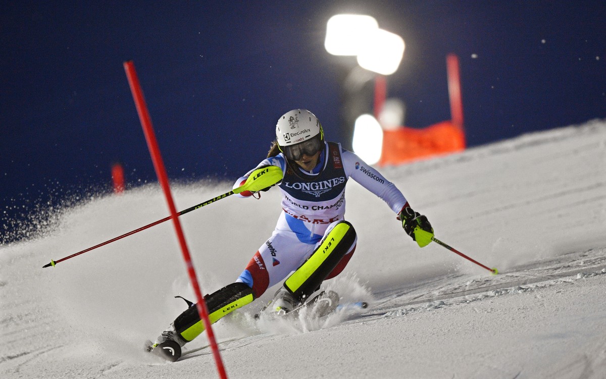 epa07353009 Wendy Holdener of Switzerland in action during the Slalom run of the women's Alpine Combined race at the FIS Alpine Skiing World Championships in Are, Sweden, 08 February 2019. Holden ...
