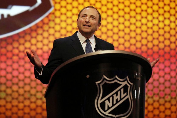 Jun 27, 2014; Philadelphia, PA, USA; NHL commissioner Gary Bettman addresses the crowd before the 2014 NHL Draft at Wells Fargo Center. Mandatory Credit: Bill Streicher-USA TODAY Sports