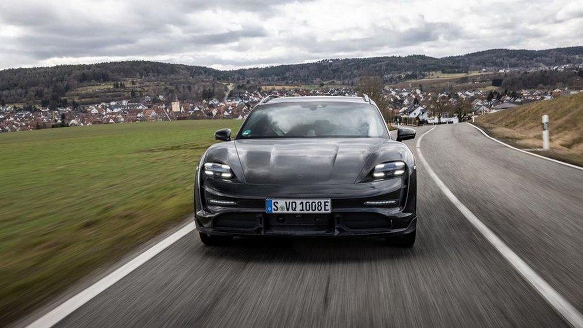Welche Motoren verfügbar sein werden und wie teuer das Taycan-SUV wird, hat Porsche bislang nicht verraten