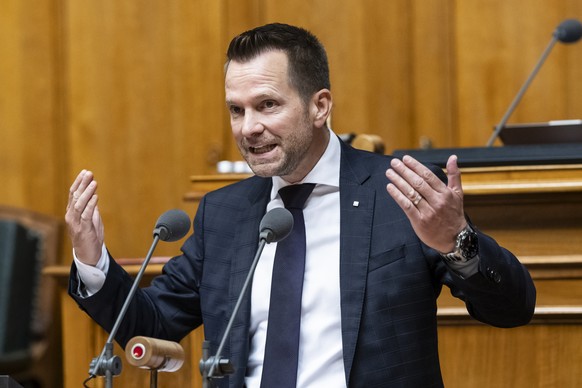 Waehrend der Ausserordentlichen Session &quot;Asyl&quot; spricht Pascal Schmid, SVP-TG, an der Herbstsession der Eidgenoessischen Raete, am Mittwoch, 24. September 2025 im Nationalrat in Bern. (KEYSTO ...
