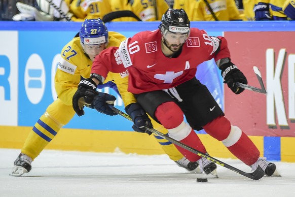 09.05.2015; Prag; Eishockey WM 2015 - IIHF WORLD ICE HOCKEY WORLD CHAMPIONSHIP;
Sweden - Switzerland;
Jimmie Ericsson (SWE) Andres Ambuehl (SUI) 
(Andy Mueller/freshfocus)