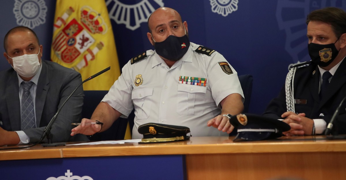 epa09491263 Spanish National Police illegal drugs superintendent Antonio Martinez (C) addresses a press conference to inform on 'Musala' police operation at Spanish National Police headquart ...