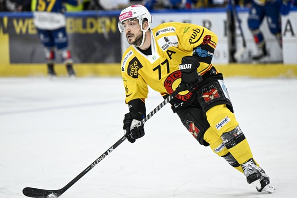 Der Berner Colton Sceviour, im Eishockey-Qualifikationsspiel der National League zwischen dem HC Davos und dem SC Bern, am Sonntag, 22. Januar 2023, im Eisstadion in Davos. (KEYSTONE/Juergen Staiger).