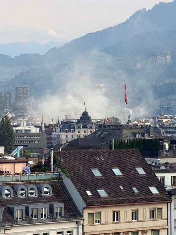 Rauch über den Dächern von Luzern.