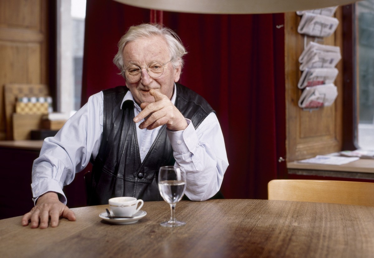 Portrait of Peter Bichsel, Swiss author, pictured on February 11, 2010 at the restaurant "Genossenschaft Kreuz" (Cross Cooperative) in Solothurn, Switzerland. (KEYSTONE/Gaetan Bally)

Portra ...