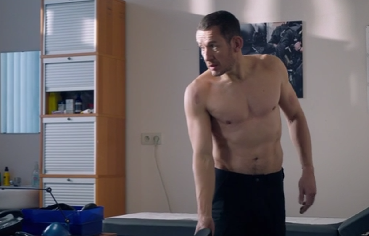 Le Français dans le film RAID Dingue.