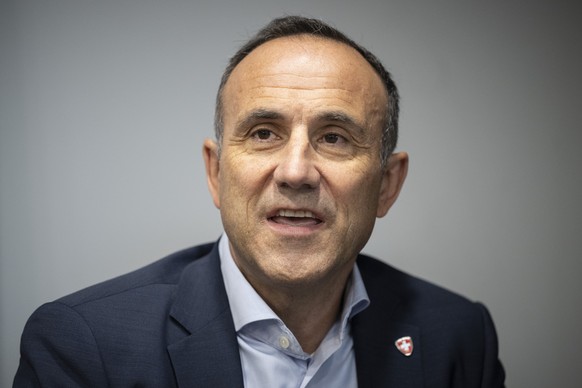 Stefan Schaerer, Praesident der Schweizer A-Nationalmannschaft, spricht an einer Medienkonferenz zur Vertragsverlaengerung von Trainer Patrick Fischer, aufgenommen am Mittwoch, 14. Februar 2024 in Klo ...