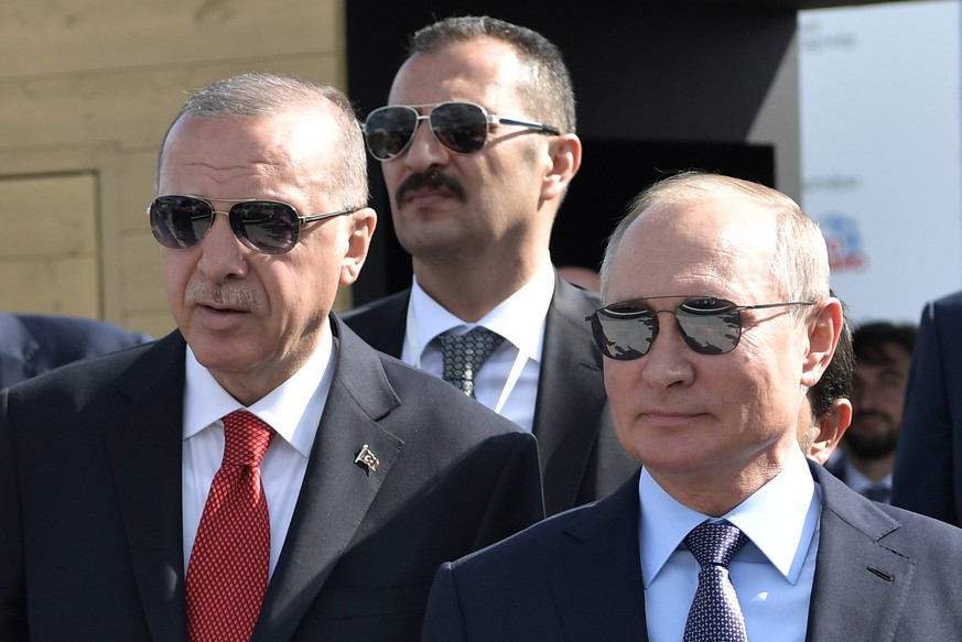 epa07797368 Russian President Vladimir Putin (R) and Turkish President Recep Tayyip Erdogan (L)visit the MAKS-2019 International Aviation and Space Salon in Zhukovsky outside Moscow, Russia, 27 August ...