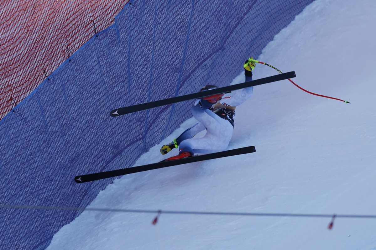 Norway's Aleksander Aamodt Kilde falls during an alpine ski, men's World Cup downhill race, in Wengen, Switzerland, Saturday, Jan. 13, 2024. (AP Photo/Alessandro Trovati)