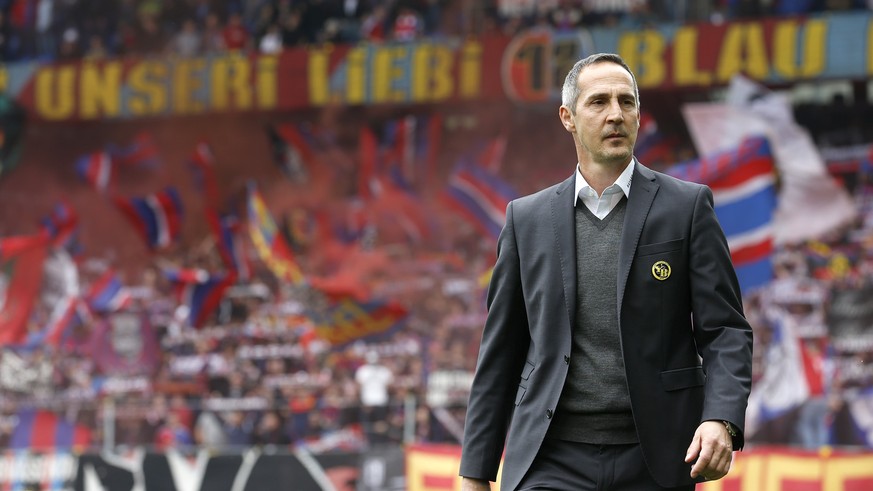 Der Berner Trainer Adi Huetter im Fussball Meisterschaftsspiel der Super League zwischen dem FC Basel 1893 und dem BSC Young Boys, im Stadion St. Jakob-Park in Basel, am Sonntag, 3. April 2016. (KEYST ...