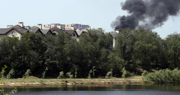 Rauch steigt auf über Donezk.