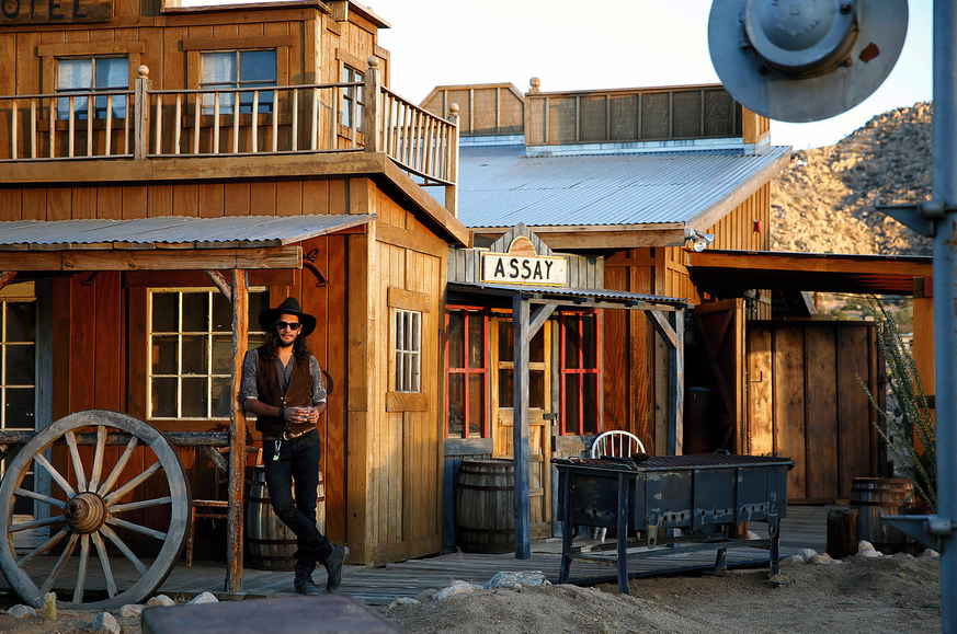 pioneertown california big horn ranch stargazing retreat immobilien kalifornien westernstadt western filmkulisse wohnen lifestyle https://www.pioneertownbighornranch.com/ http://www.luxuryportfolio.co ...