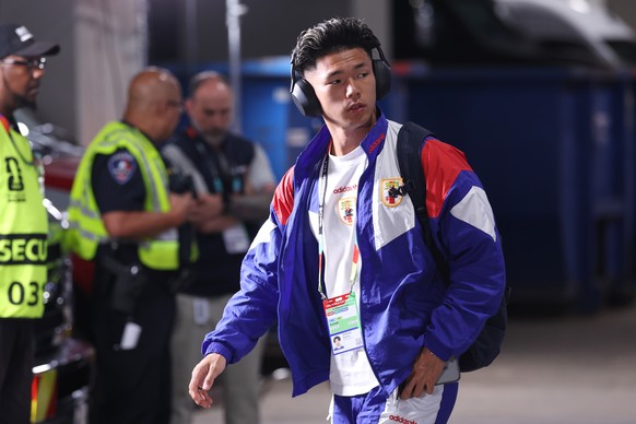 Japan's Kento Shiogai arrives at the stadium ahead of the World Cup Group F soccer match between Japan and Sweden in Arlington, Texas, near Dallas, Thursday, June 25, 2026. (AP Photo/Sam Hodde)
K ...