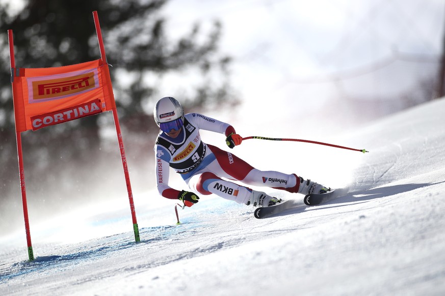 Switzerland&#039;s Corinne Suter speeds down the course during an alpine ski, women&#039;s World Cup downhill, in Cortina d&#039;Ampezzo, Italy, Saturday, Jan. 22, 2022. (AP Photo/Gabriele Facciotti)