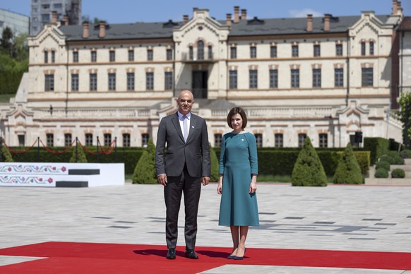 Maia Sandu, President of Moldova, right, welcomes Swiss Federal President Alain Berset at the European Political Community (EPC) Summit at the Mimi Castle in Bulboaca, Moldova, Thursday, June 1, 2023. ...