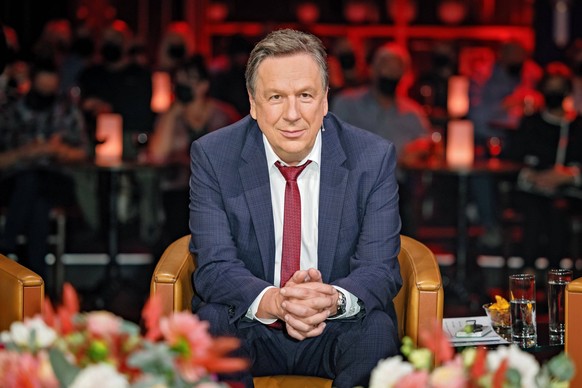 MDR - Riverboat. Moderator J�rg Kachelmann anl��lich der Aufzeichnung der MDR - Talkshow Riverboat am 28.10.2022 in der Mediacity Leipzig. 20221028SFL0048 *** MDR Riverboat host J�rg Kachelmann on the ...