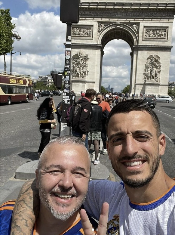 Joselu und sein Vater besuchten 2022 den Champions-League-Final als Fans.