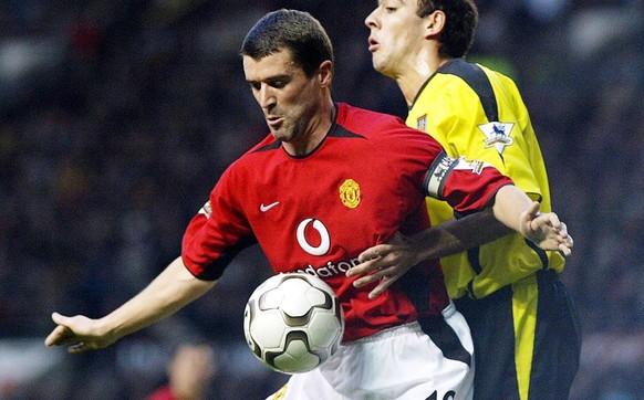 Manchester United&#039;s Roy Keane (front) holds off Aston Villa&#039;s Gavin McCann from the ball during the Barclaycard Premiership match at Old Trafford, Manchester, Saturday, December 6, 2003. Man ...