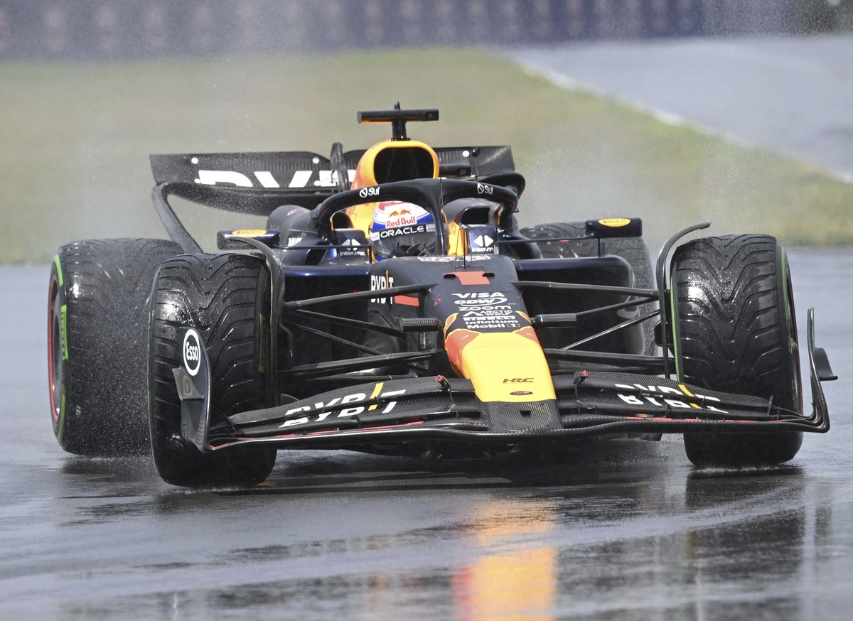 Red Bull Racing driver Max Verstappen, of the Netherlands, drives through the Senna corner at the Canadian Grand Prix auto race in Montreal, Sunday, June 9, 2024. (Graham Hughes/The Canadian Press via ...