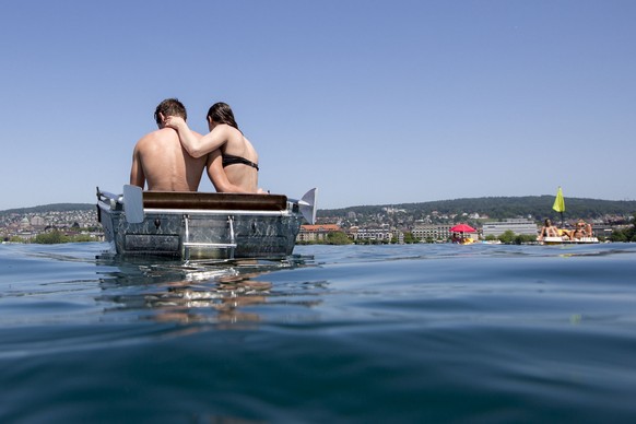 Um bei Frauen anzukommen, wagen junge Männer oft unüberlegte Aktionen.