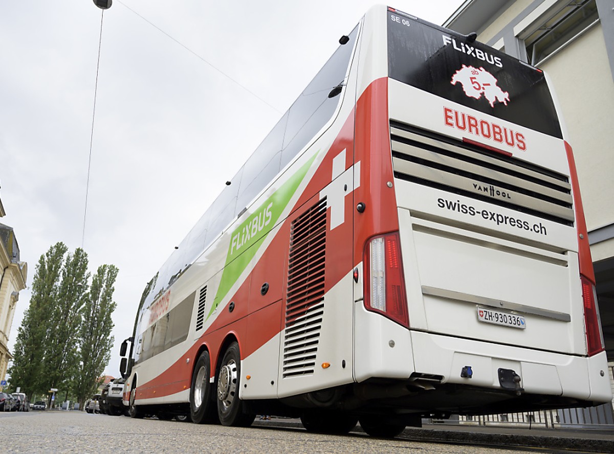 Der Fernbusanbieter Eurobus stoppt sein innerschweizerisches Angebot namens "Swiss-Express". Es geht um drei Linien in der Deutschschweiz, die von sechs Bussen betrieben werden. (Archivbild)