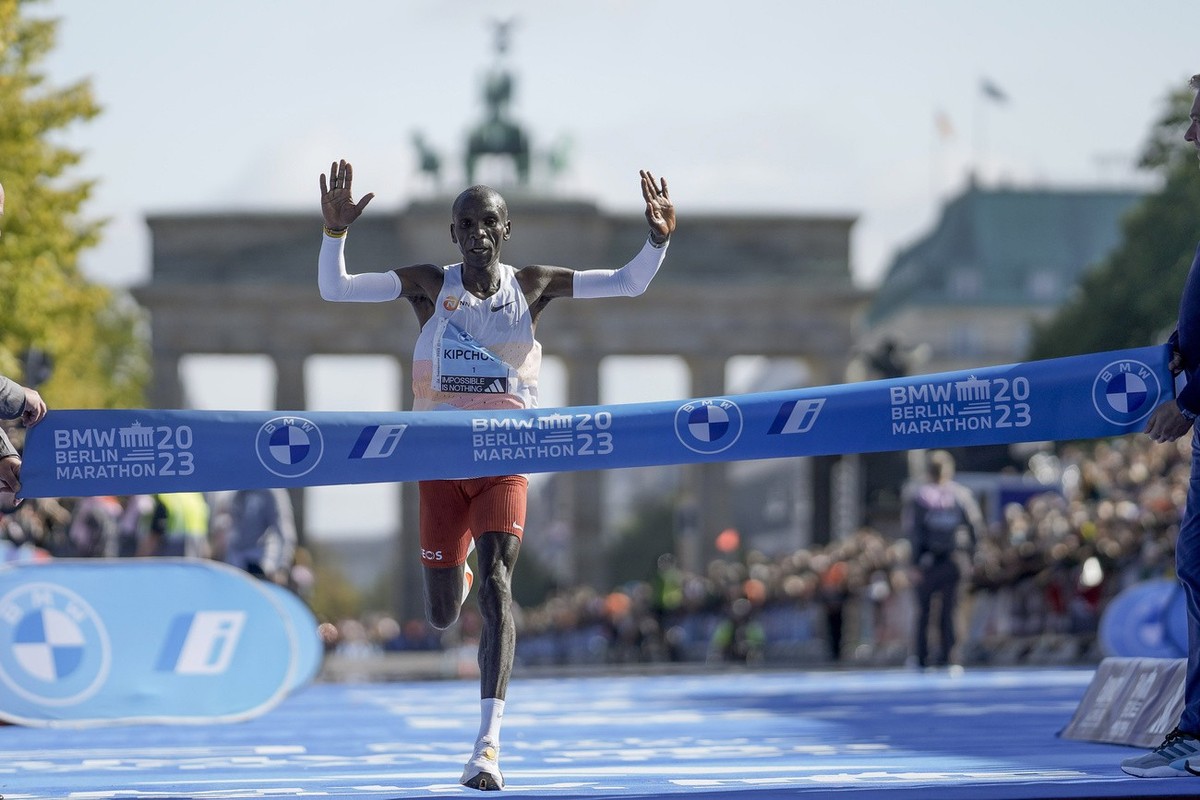 Kenya's Eliud Kipchoge crosses the line to win the men's division of the Berlin Marathon in Berlin, Germany, Sunday, Sept. 24, 2023. (AP Photo/Markus Schreiber)
