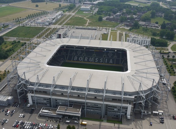 Der Borussia-Park fasst bei internationalen Spielen 46'279 Zuschauer, in der Bundesliga 54'014.
