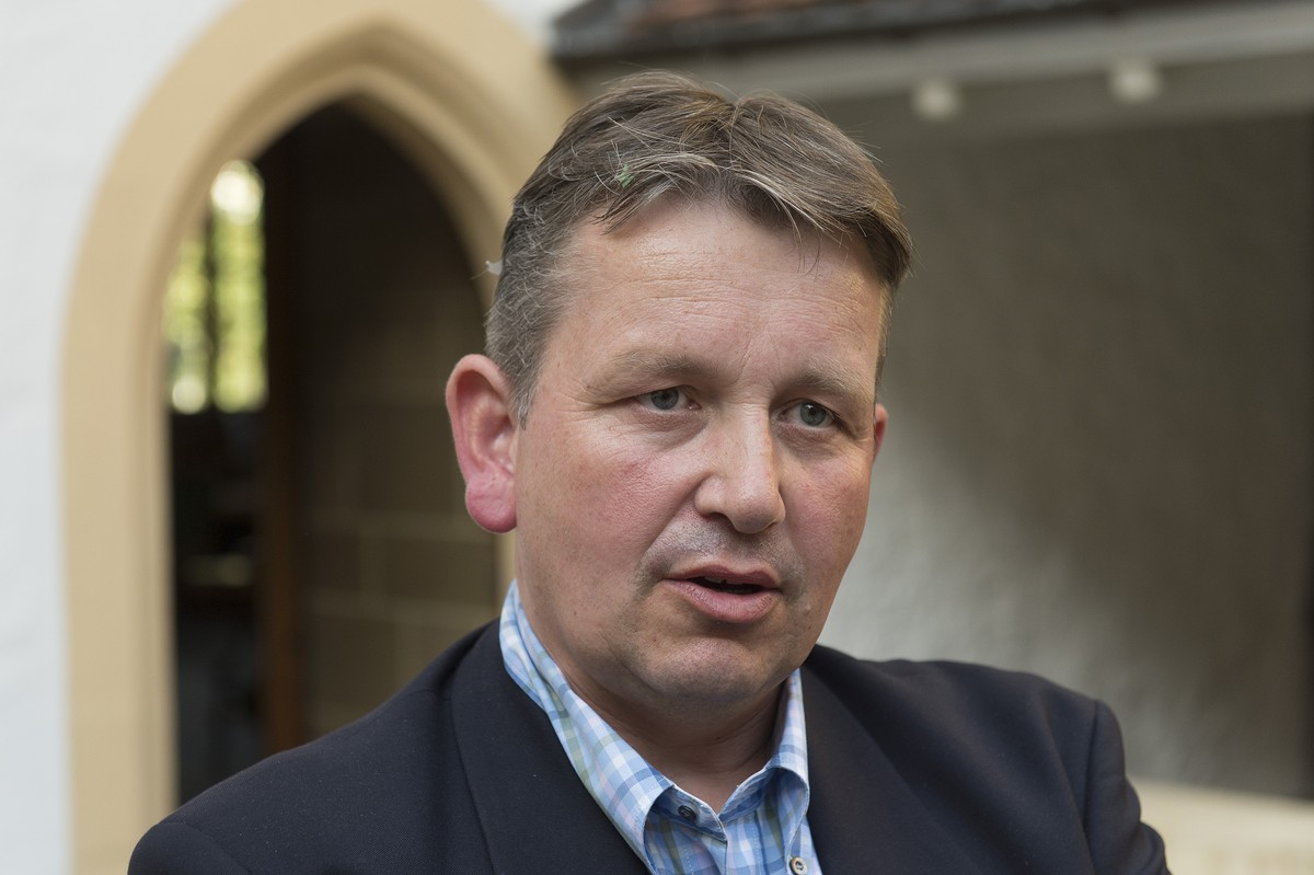 Raymond Clottu, UDC non elu, avec 8441 des voix, ce dimanche 28 septembre 2014 au conseil d'etat de Neuchatel, en succedant a l'UDC Yvan Perrin, ceci avec 34'427 voix. (KEYSTONE/Sandro  ...