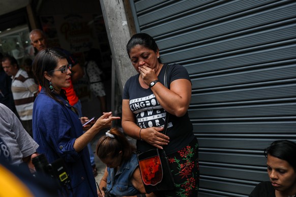 epa06814285 Relatives of victims of the stampede in the Social Club El Paraiso react in front of the headquarters of the Scientific Police (Cicpc), in Caracas, Venezuela, 16 June 2018. Interior Minist ...