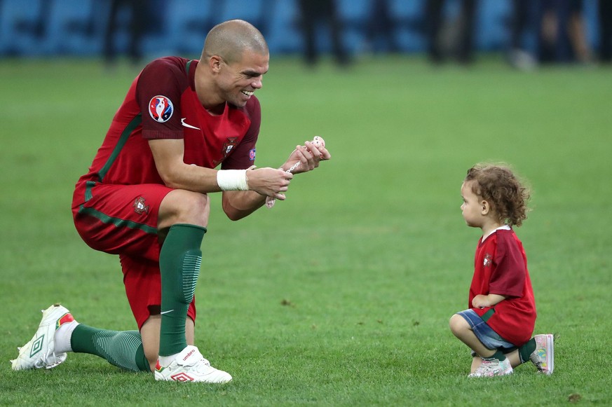 Auch das ist Pepe: Liebenswerter Familienmensch nach den Partien.