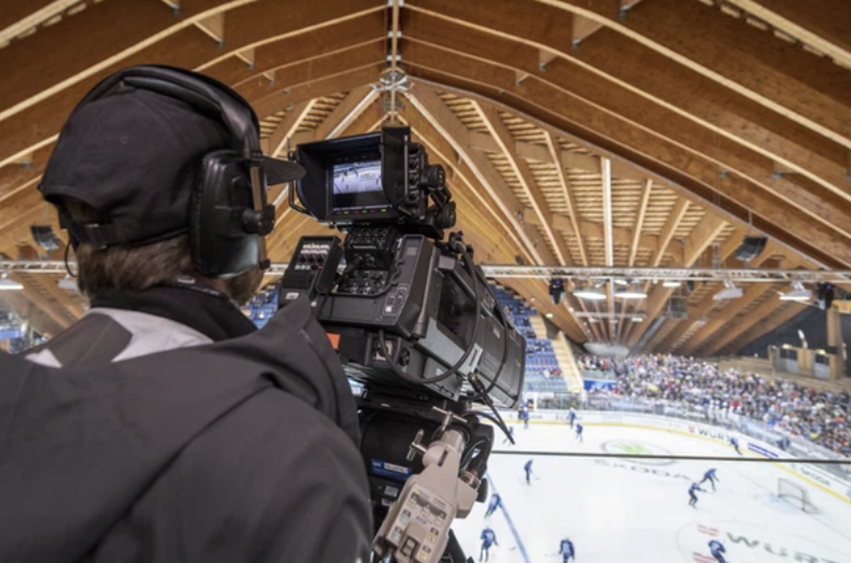 La Coupe Spengler est un événement très suivi à la télévision en Suisse.