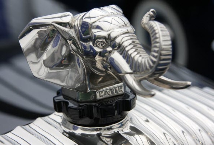 kühlerfiguren art deco retro history motor auto 
https://www.motor1.com/news/71274/art-in-motion-the-worlds-most-elegant-radiator-mascots/