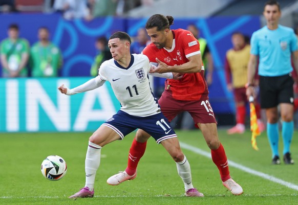 epa11462801 Phil Foden of England (L) and Ricardo Rodriguez of Switzerland (R) in action during the UEFA EURO 2024 quarter-finals soccer match between England and Switzerland, in Dusseldorf, Germany,  ...