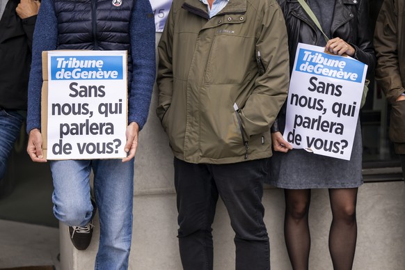 Des journalistes et des employes de la Tribune de Geneve (TDG) quotidien appartenant au groupe de presse zurichois Tamedia, debrayent et manifestent pour protester en reponse au silence de leur direct ...