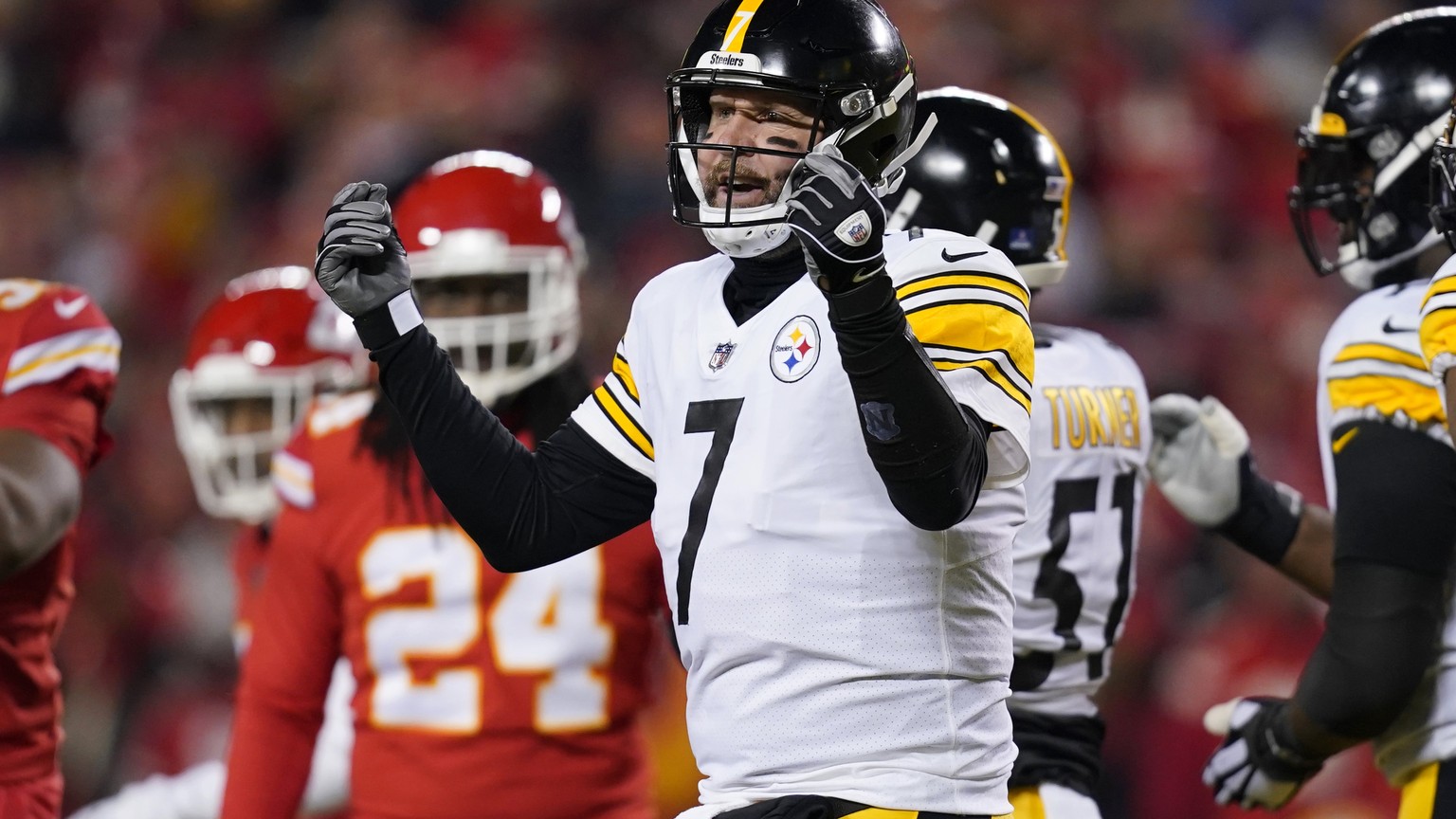 Pittsburgh Steelers quarterback Ben Roethlisberger (7) reacts after an incomplete pass during the first half of an NFL wild-card playoff football game against the Kansas City Chiefs, Sunday, Jan. 16,  ...