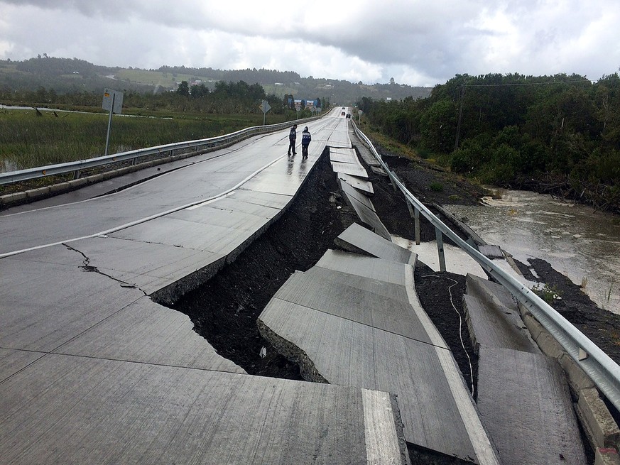 A damaged road is seen after a quake at Tarahuin, on Chiloe island, southern Chile, December 25, 2016. REUTERS/Alvaro Vidal EDITORIAL USE ONLY. NO RESALES. NO ARCHIVE TPX IMAGES OF THE DAY