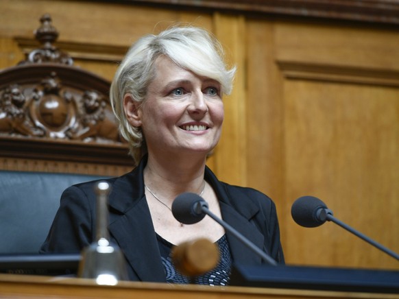 Isabelle Moret freut sich Ã¼ber ihre Wahl zur NationalratsprÃ¤sidentin am ersten Tag der 51. Legislatur der EidgenÃ¶ssischen RÃ¤te am Montag im Nationalrat in Bern.