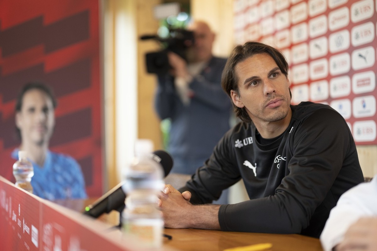 Torhueter Yann Sommer, aufgenommen bei einer Pressekonferenz der Schweizer Fussball Nationalmannschaft im Vorbereitungscamp zur Europameisterschaft, am Sonntag, 2. Juni 2024, in St. Gallen. (KEYSTONE/ ...
