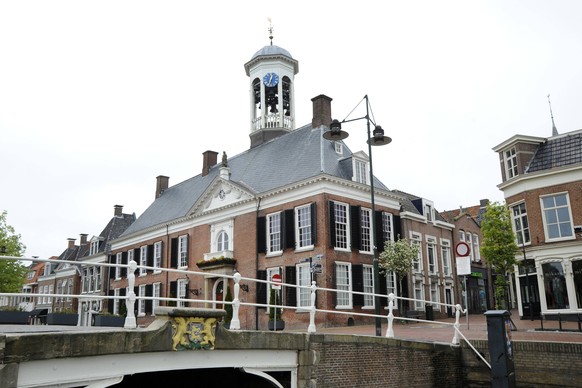 Dokkum is een stad in de Nederlandse gemeente Dongeradeel en telt ongeveer 13 000 inwoners. Dokkum is gelegen op de grens tussen de Kleistreek en de Friese Wouden, in het noordoosten van de provincie  ...