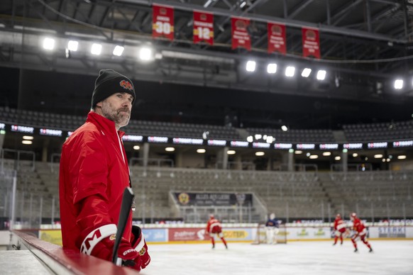Der neue Head Coach des EHC Biel, Christian Dube, leitet das Training seiner neuen Mannschaft, am Donnerstag, 22. Januar 2026 in Biel. Der 48-jaehrige Kanadier hat bei Biel einen Vertrag bis Ende Sais ...