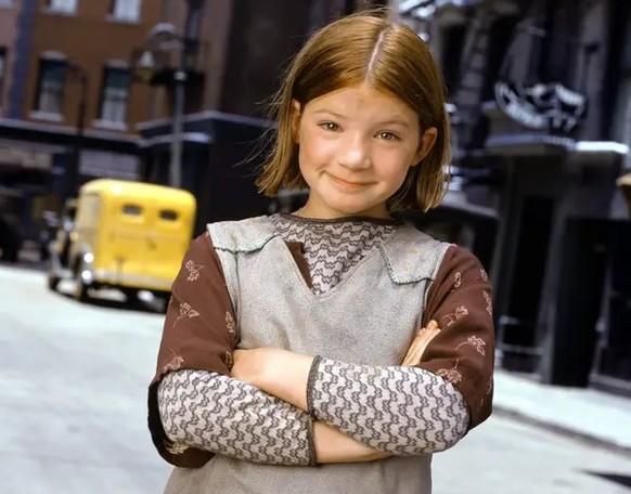 Alicia Morton in Annie 1999