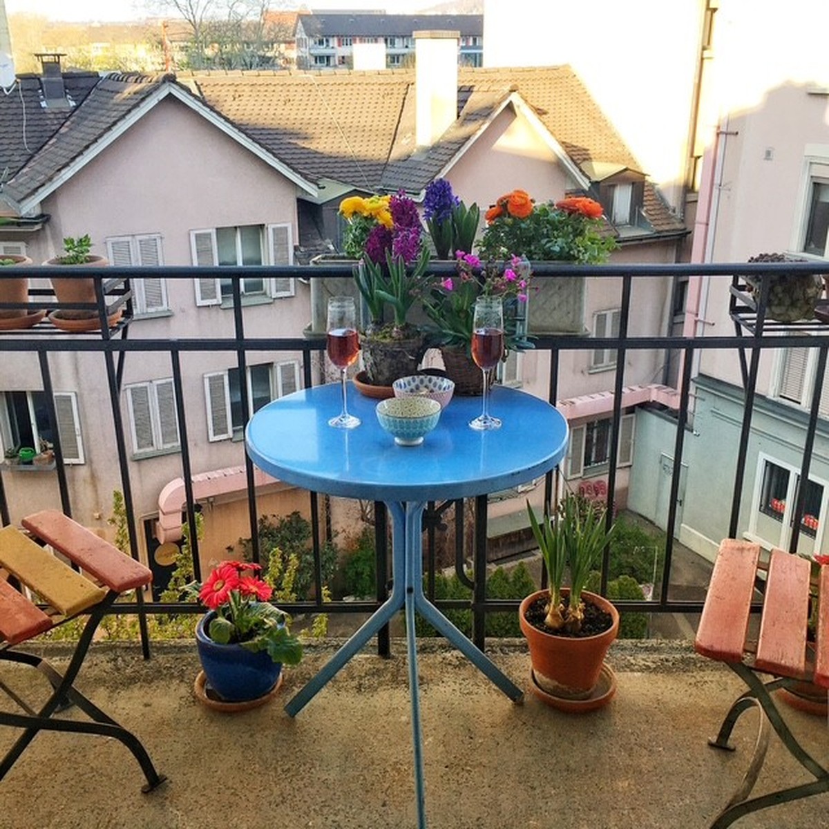 Balkonblumen trösten. Alkohol auch.