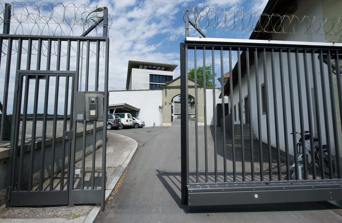 ZUR EXTERNEN UNTERSUCHUNG GEGEN DIE LEITUNG DER STRAFANSTALT THORBERG STELLEN WIR IHNEN FOLGENDES THEMENBILD ZUR VERFUEGUNG - Der Haupteingang der Strafanstalt Thorberg am Mittwoch, 6. Juli 2011 auf d ...