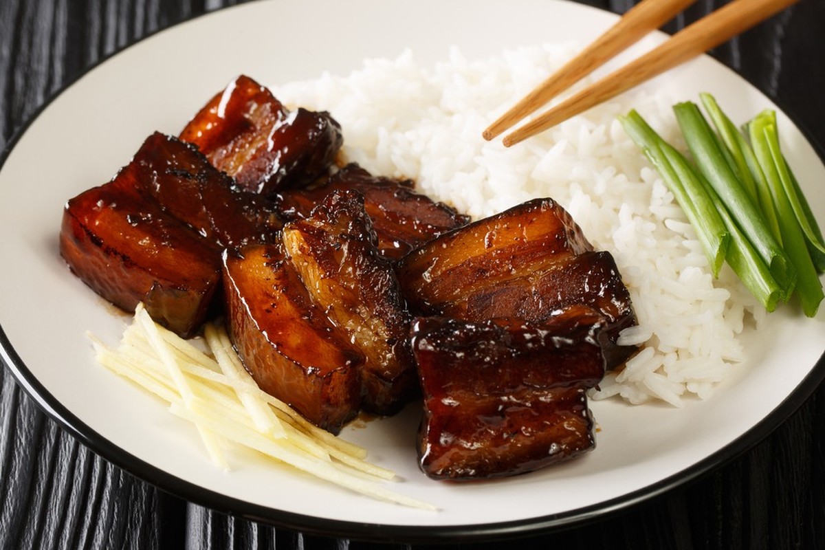 Pork Belly - Schweinebauch. 
Rafute is the Okinawan version of simmered pork belly served with rice.
Food essen kochen fleisch