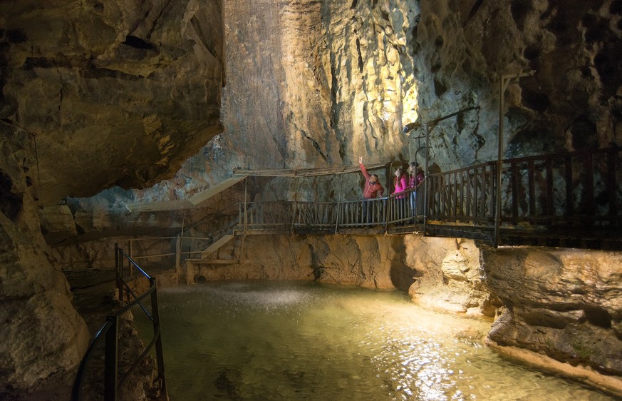 Rauszeit Wasserfälle Grotte aux Fées